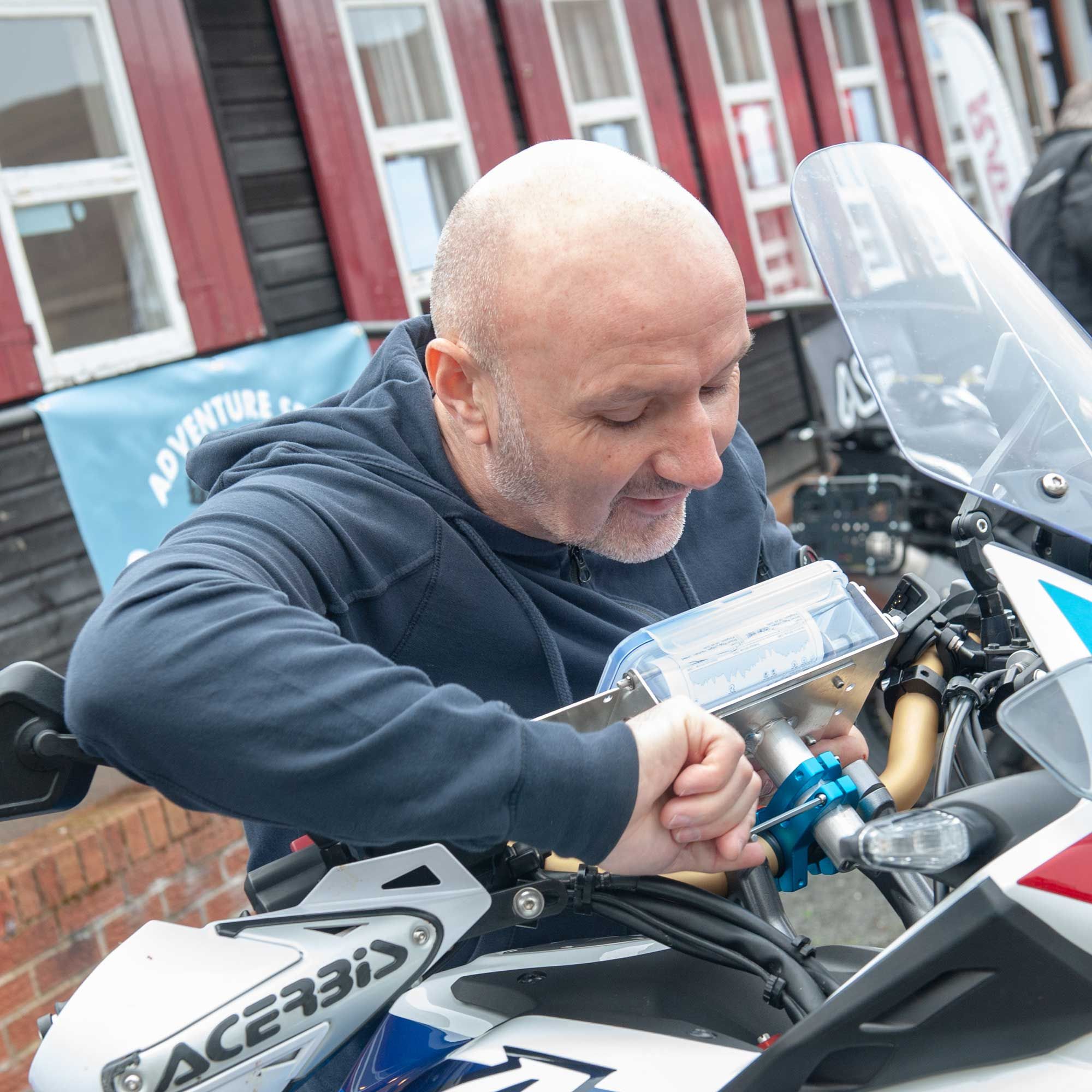 Man fitting roadbook on bike